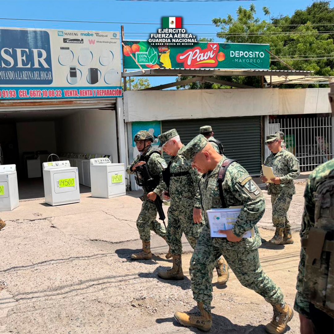 Defensamx1's tweet photo. El 4 de junio de 2026, el General Ricardo Trevilla Trejo, Secretario de la Defensa Nacional, se trasladó junto con el Comandante de la Guardia Nacional a la Ciudad de Culiacán, Sinaloa.

Su visita tuvo como propósito supervisar e impulsar las acciones que en materia de seguridad se realizan en esa ciudad por parte del Ejército Mexicano y de la Guardia Nacional. El General Trevilla verificó el despliegue de las tropas y guardias nacionales, y sostuvo reuniones con los mandos territoriales y operativos de la Secretaría de la Defensa Nacional, que operan en esa entidad.