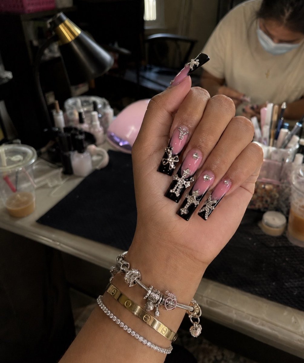 DaddyMoxxy's tweet photo. Got my nails done today 🎀 https://t.co/XYyx09GzlS