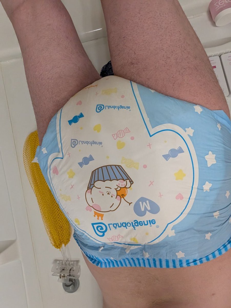 littlebabyfreya's tweet photo. Get you a girl that can do both #diaper #messy #fullup #abdl https://t.co/k5YRDRp4Az