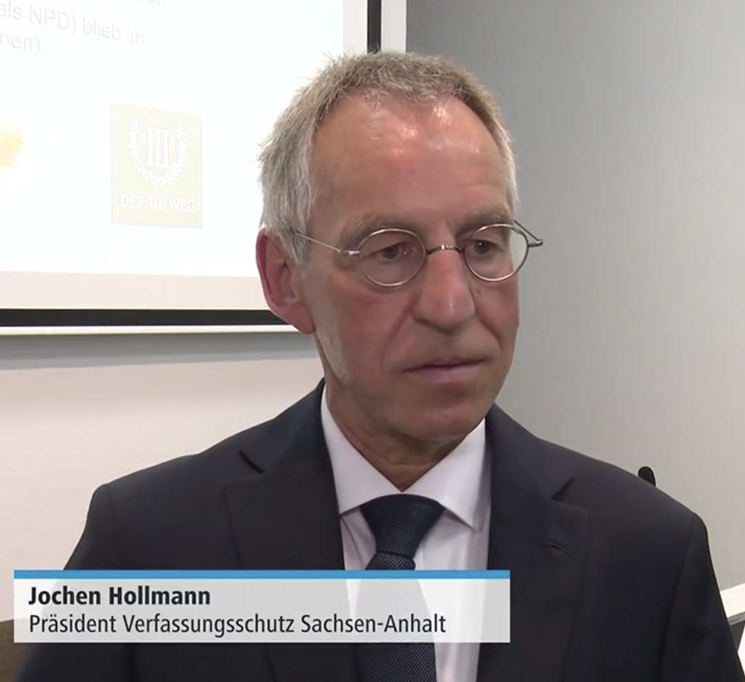 realityloop23's tweet photo. Chef vom VS Sachsen-Anhalt ist Jochen Hollmann, der die Position Reiner Haseloff und Holger Stahlknecht verdankt. Verantwortlich für den VS ist Innenministerin Tamara Zieschang (CDU). Ihre regelmäßige Botschaft: „Rechtsextremismus ist die größte Bedrohung für unsere Demokratie“. https://t.co/UX0Lev4CGa