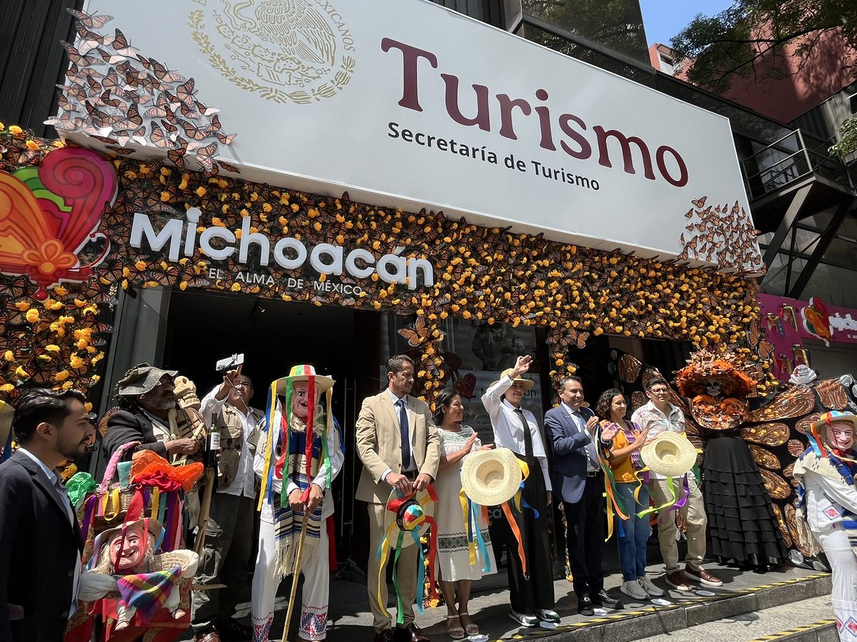 SECTUR_mx's tweet photo. 🔴🎥 #EnVivo | Conferencia de    Prensa de Michoacán, el Alma de México en Punto México. 🧡🦋

Sigue la transmisión: https://t.co/hBi5gYx6OT https://t.co/WiKtzcrTQZ