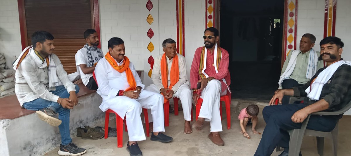GajendraDubey_'s tweet photo. #रीवा
#सेमरिया_विधानसभा क्षेत्र अंतर्गत ग्राम नंदनीपुर, पोड़ी,बरा,गेरुआर, मे अपने स्नेही जनो के यहाँ पहुँचकर उनके सुख दुःख में सम्मिलित हुआ,

#Gajendra_Dubey
#rewa_gramin #viralpost2025 #viralpost2026 #JansamparkMP #semriya #rewa #रीवा #MadhyaPradesh #सेमरिया_विधानसभा https://t.co/4NjlOAoFCe