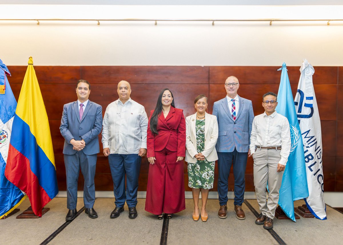 ProcuraduriaRD's tweet photo. Noticias | Fiscales de República Dominicana y Colombia fortalecen cooperación en la lucha contra la trata de personas y el tráfico ilícito de migrantes

https://t.co/rvIuFUmKSZ https://t.co/vbSIdAcEDa