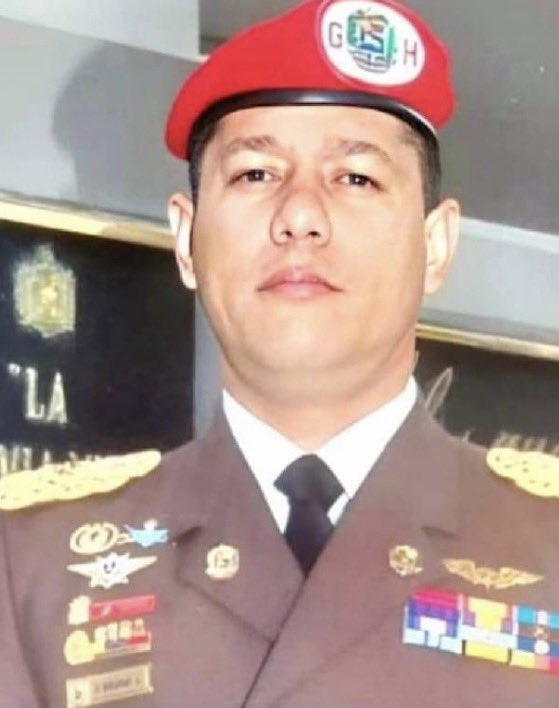 zulimadelvalle's tweet photo. No olvidemos al Coronel
#MejiasLaya causa Constitución se encuentra en Ramo Verde tiene 7 años privado de su libertad siendo inocente, 7 años sin compartir con su familia. Los militares también son presos políticos. #NoLosOlvidemos están presos por no arrodillarse al régimen. 🆘 https://t.co/uv6S1QmAge
