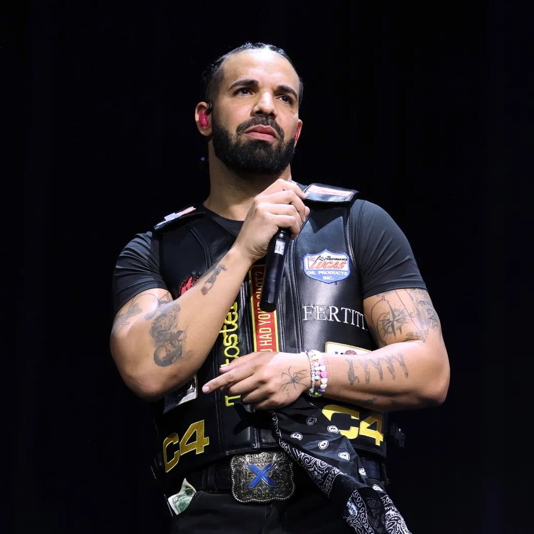 AlbumTalksHQ's tweet photo. 🚨 Drake's "ICEMAN" has already crossed 1 BILLION streams on Spotify 🔥🤯 

— It becomes his 18TH project to surpass the mark on the platform (the most for any artist in Spotify history) https://t.co/tmNd7nBR8e