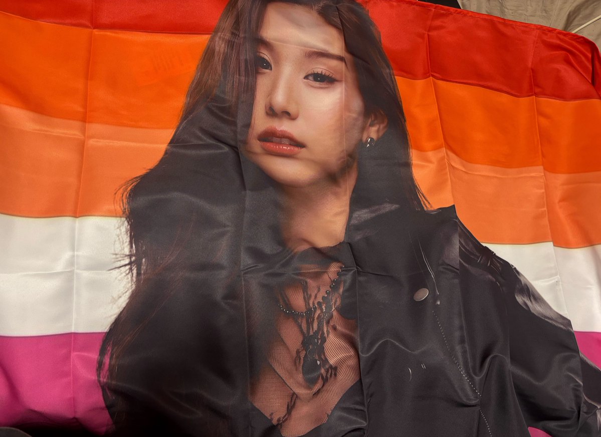 bonniesakgae's tweet photo. pride parade at bbff 😚 https://t.co/S5bNBbp6oQ