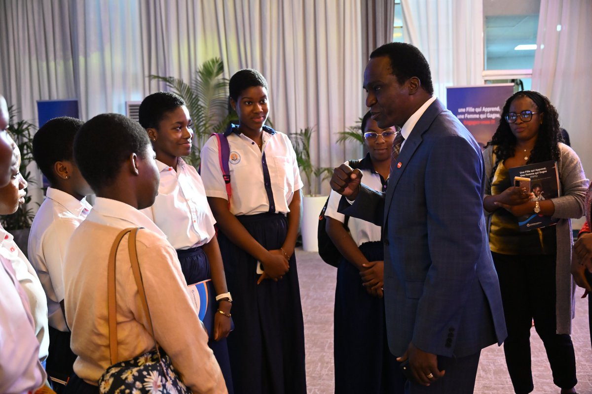 UnfpaCI's tweet photo. 1/2 “Hier, porteuse de fistule, aujourd’hui sage-femme".  Adayé Adelize, a partagé son expérience de vie au lancement de l’initiative « Une fille qui apprend, une femme qui gagne » portée par @Banquemondiale qui bénéficie du patronage de Mme Dominique Ouattara, Première Dame 🇨🇮. https://t.co/yorHx3iuR4