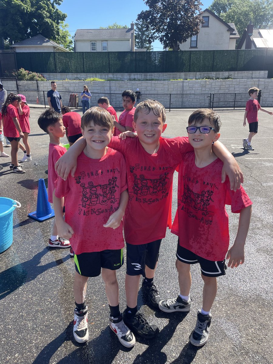 MissZimmerman22's tweet photo. Field Day = Best Day !!!!!!
Thank you @CoachkPE @WinkPhysEd for always giving us the best of the best !!! ❤️ https://t.co/2G9nmZXTg7