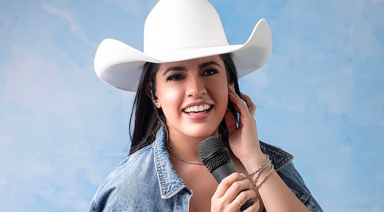 alesilvaper's tweet photo. Mili Britez será la encargada de entonar mañana el himno nacional en la previa del partido de Paraguay vs. Nicaragua 🎤🇵🇾

Lo confirmó ahora Silvia Caballero, gerente de marketing de la APF. https://t.co/kDZ8AcbWAY