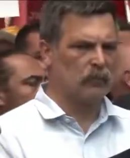 barlasia's tweet photo. Milliyetçilerin Türk işçisinin yanında olduğunu gören Solcular https://t.co/Lki4CcP5aC