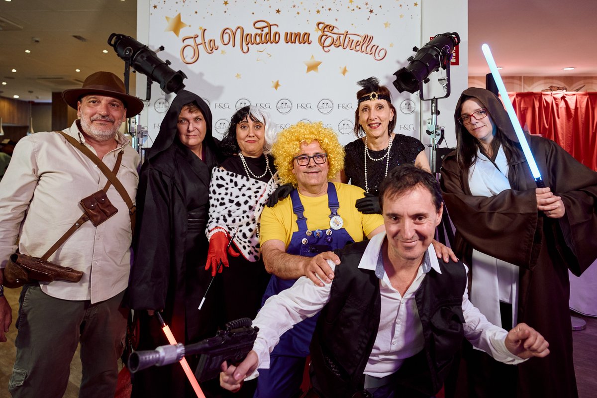 PuertaToledoH's tweet photo. Luces, cámara… ¡fiestón! 🎬✨
Nuestra noche de cine ya tiene su propia galería de estrellas. 
🍿Os dejamos aquí algunos de los mejores momentos de una velada digna de la alfombra roja.  https://t.co/Mp3mHmFUrf #HotelMadrid #HotelDeCine #HotelEncantador https://t.co/sE6p4y693J