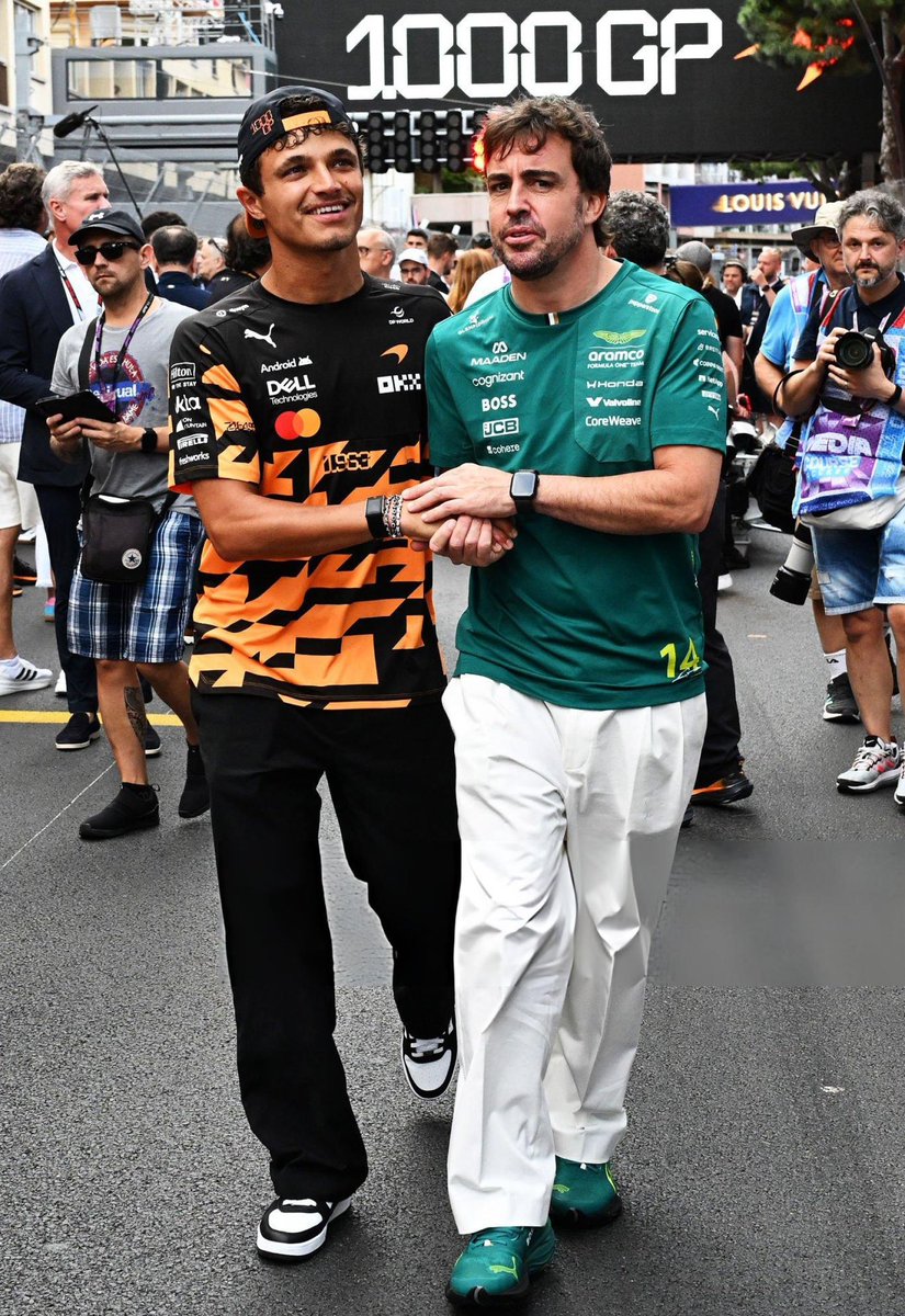 ln4norris's tweet photo. lando and fernando holding hands 😭 cute https://t.co/ejRSJX79vu