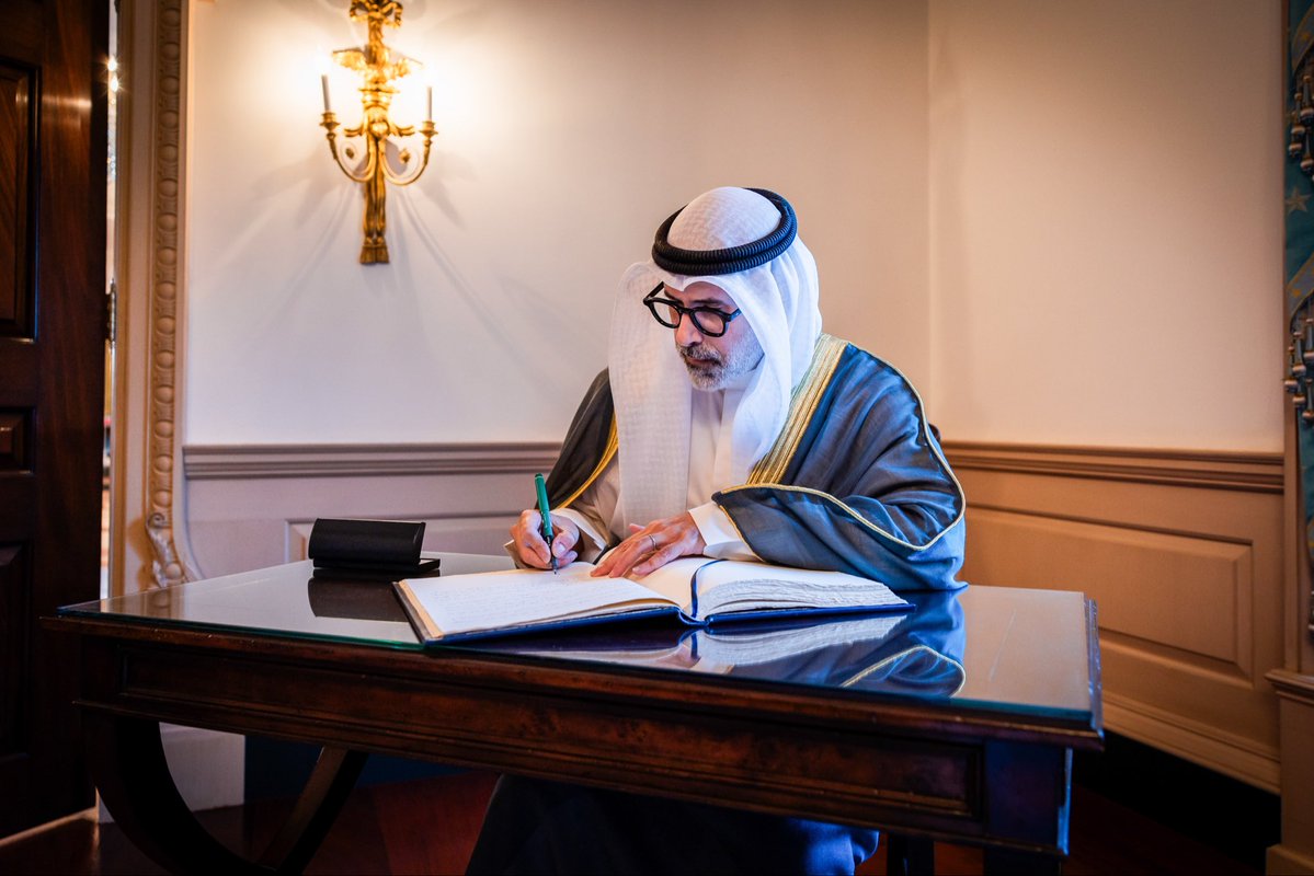 MOFAKuwait's tweet photo. اجتمع معالي الشيخ جراح جابر الأحمد الصباح، وزير الخارجية، اليوم الخميس الموافق 4 يونيو 2026، مع معالي السيد ماركو روبيو، وزير خارجية الولايات المتحدة الأمريكية الصديقة، وذلك خلال الزيارة الرسمية التي يقوم بها معاليه إلى العاصمة الأمريكية، واشنطن.

وتم خلال الاجتماع استعراض الشراكة الاستراتيجية الراسخة بين البلدين الصديقين وما يجمع شعبيهما من علاقات تاريخية وثيقة، وأكد الجانبان حرصهما على مواصلة تعزيز أطر التعاون الثنائي والتنسيق المشترك في مختلف المجالات، ولا سيما السياسية والدفاعية والاستثمارية والثقافية، بما يواكب متانة العلاقات الثنائية المتميزة ويدفع بها نحو ��فاق أرحب، ويعزز فرص تطويرها بما يخدم المصالح المشتركة للبلدين الصديقين.

كما جرى خلال الاجتماع إدانة الاعتداءات الإيرانية الآثمة والمتكررة ضد دولة الكوي��، والتأكيد على حق دولة الكويت الكامل في اتخاذ جميع الإجراءات اللازمة لصون سيادتها وسلامة أراضيها.

وشدد الوزيران على أهمية مواصلة التنسيق الكويتي - الأمريكي على مختلف الأصعدة والمستويات في ظل الظروف الدقيقة التي تشهدها المنطقة، من أجل مواجهة التحديات الراهنة والتعامل مع التطورات المتسارعة، وتعزيز الجهود الرامية إلى ترسيخ الأمن والاستقرار الإقليميين بما يحقق المصالح المشتركة للبلدين الصديقين، ويحفظ أمن المنطقة وازدهارها.