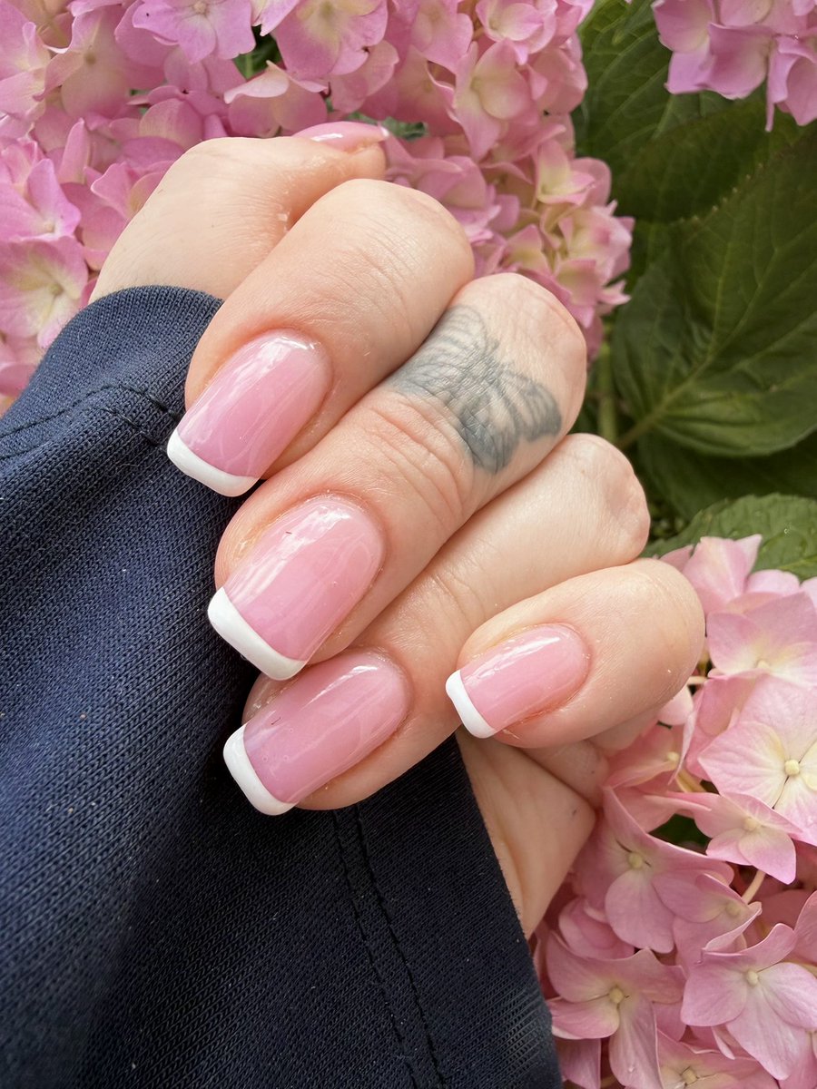 kelly_xm_'s tweet photo. Fresh French tips, with a blossom pink base ๐ธ - canโt beat the feeling of a fresh set of nails ๐
๐ป
Still canโt believe these are my own, deffo ditched the acrylics for good โจ
#nails #biab #buildergel #frenchtips #fyp https://t.co/TzJ21kMAY1