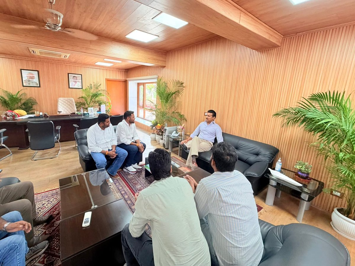 Rulokendrasingh's tweet photo. आज उद्योग भवन में राजस्थान सरकार में कैबिनेट मंत्री श्री @Ra_THORe से सुखद मुलाक़ात हुई 
@BJP4Rajasthan @BJYMinRaj https://t.co/0Bx236CdOD