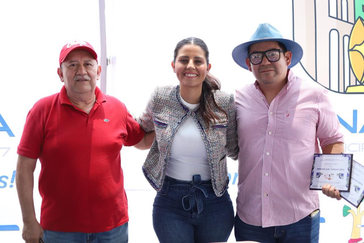 impactoactomed's tweet photo. Paula Trade, Síndica de Cuernavaca, reconoce el trabajo y compromiso de líderes del mercado.

Expresó su reconocimiento a quienes, impulsan la actividad comercial, generan oportunidades y mantienen viva una de las tradiciones económicas más importantes de la ciudad. https://t.co/8DRhnCcDnW