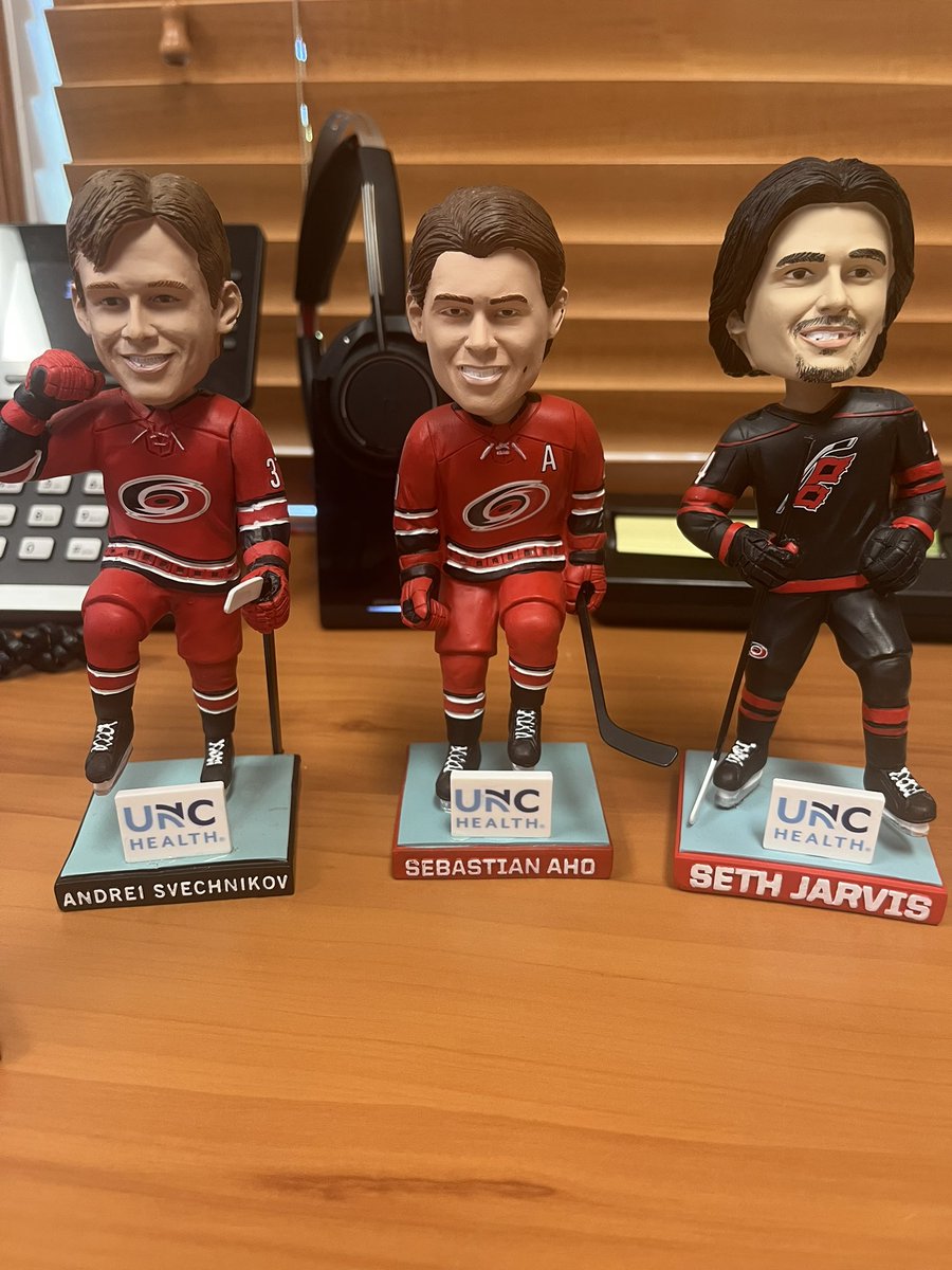 M_Griff10's tweet photo. A little manifesting this morning at the office… let’s go boys. #Believe #SoundTheSiren #StanleyCup https://t.co/SwfvHyCNYH