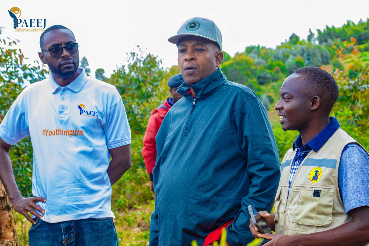 PAEEJ_Burundi's tweet photo. đ€đ AprĂšs concertation avec les parties prenantes, il a Ă©tĂ© convenu de poursuivre les Ă©tudes techniques et les dĂ©marches administratives pour la cession du terrain.
Cette usine concrĂ©tise une promesse faite par le PrĂ©sident @GeneralNeva Ă la population de #Rwibaga en 2025. đ§đźâš https://t.co/yZD6rREDd7