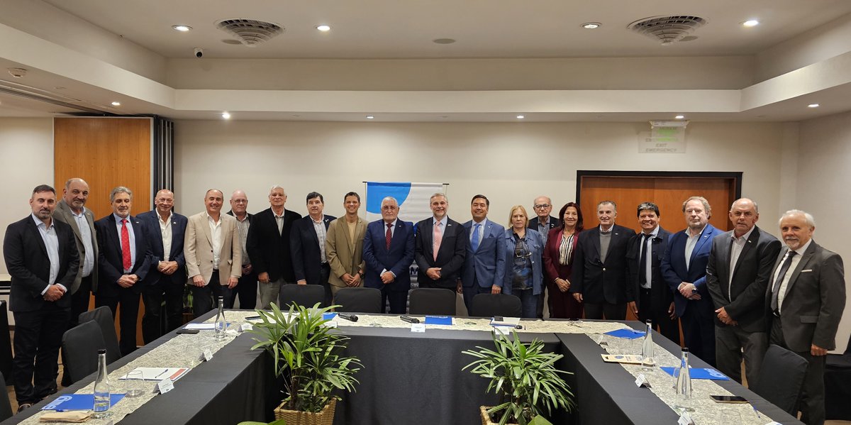 redcame's tweet photo. 👥 En el marco de la reunión de Comité de Presidencia de #CAMEenMisiones 📍, autoridades de la entidad y de @CEMISIONES se reunieron con el ministro @fachifede para fortalecer la agenda de trabajo pyme en la provincia y su región de influencia 🙌. https://t.co/kXWXV2XufG