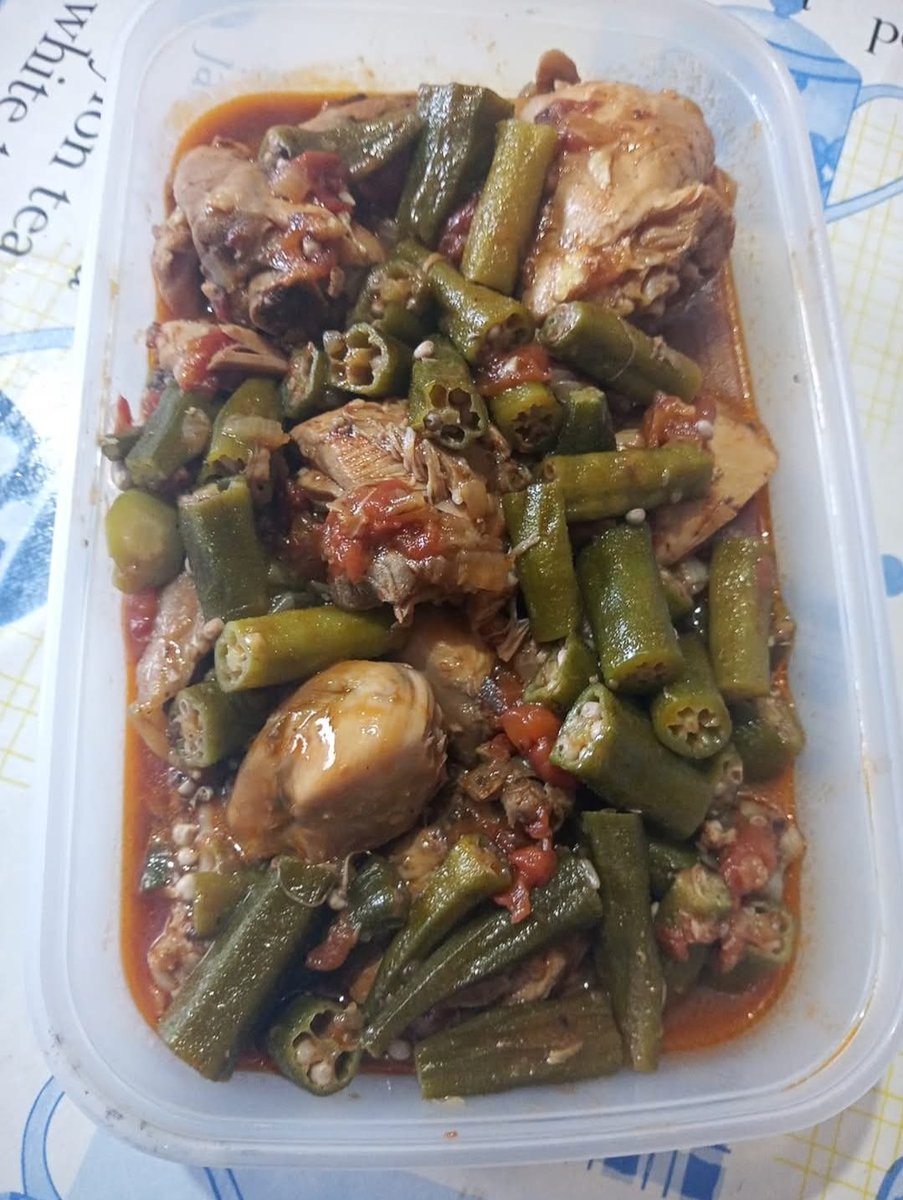 lscec22's tweet photo. frango com quiabo é uma das comidas mais gostosas do mundo, tô errado? https://t.co/0FEdqCECYx