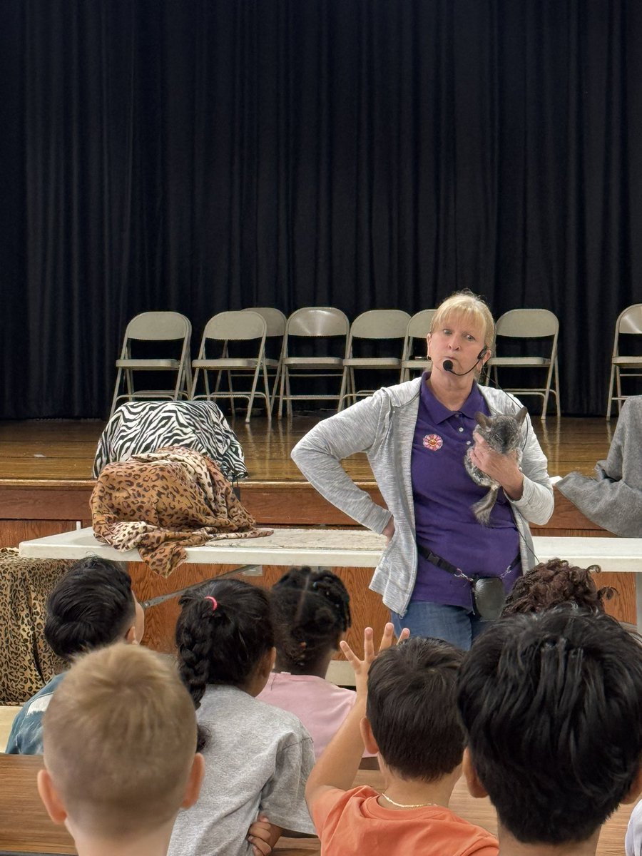 FPS_Buzzter's tweet photo. A huge thank you to Eyes of the Wild for visiting our school today! 🦉🐍🦎 Our students loved meeting the animals and learning all about wildlife. Thank you for providing such a fun and educational experience! 🦔🐍🐢 @VPSikorski_FTPS https://t.co/dGp57Y3tsz