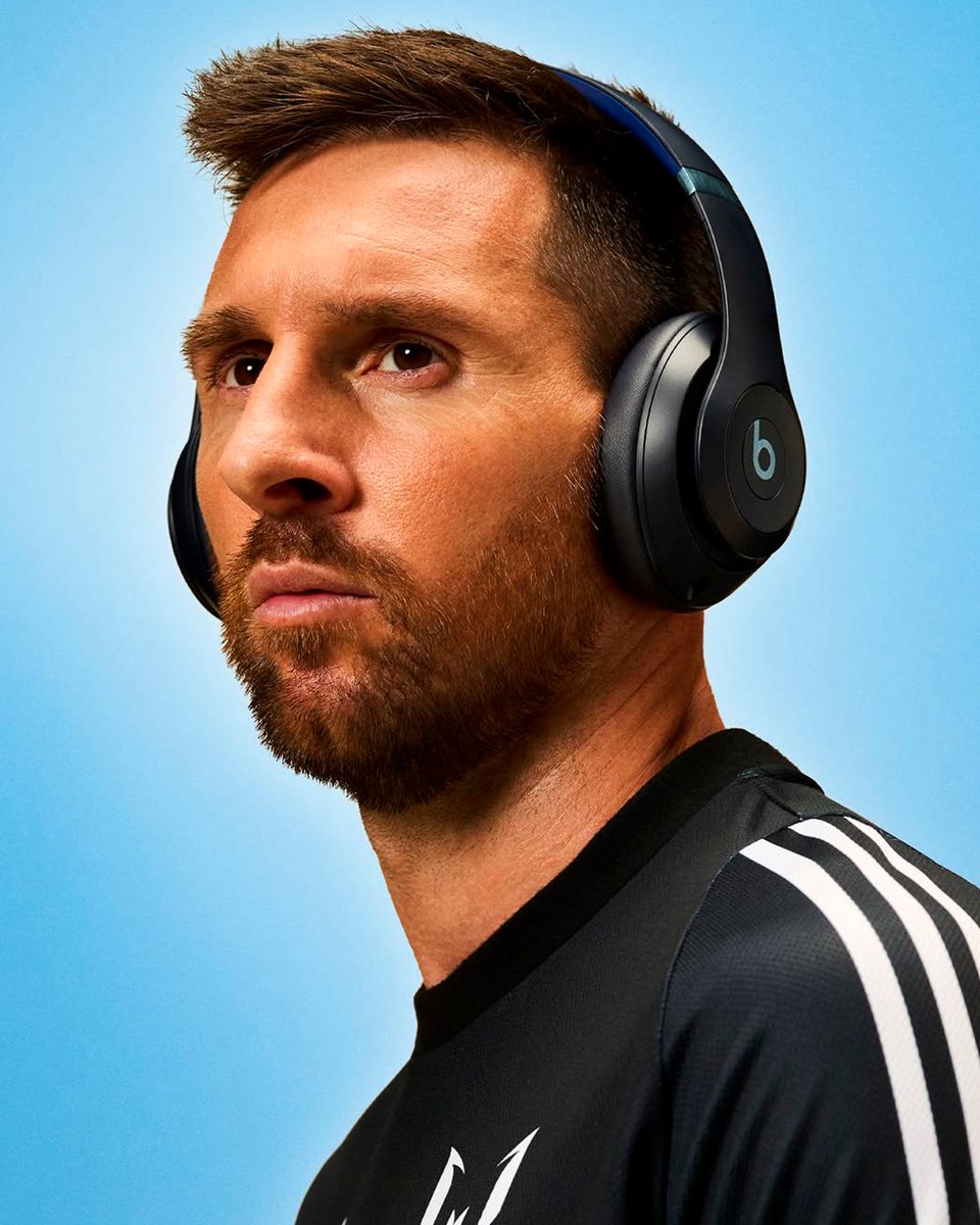 ESPNDeportes's tweet photo. ¿Qué canción está escuchando Messi? 🧐 🎧 https://t.co/uc0QczvyZN