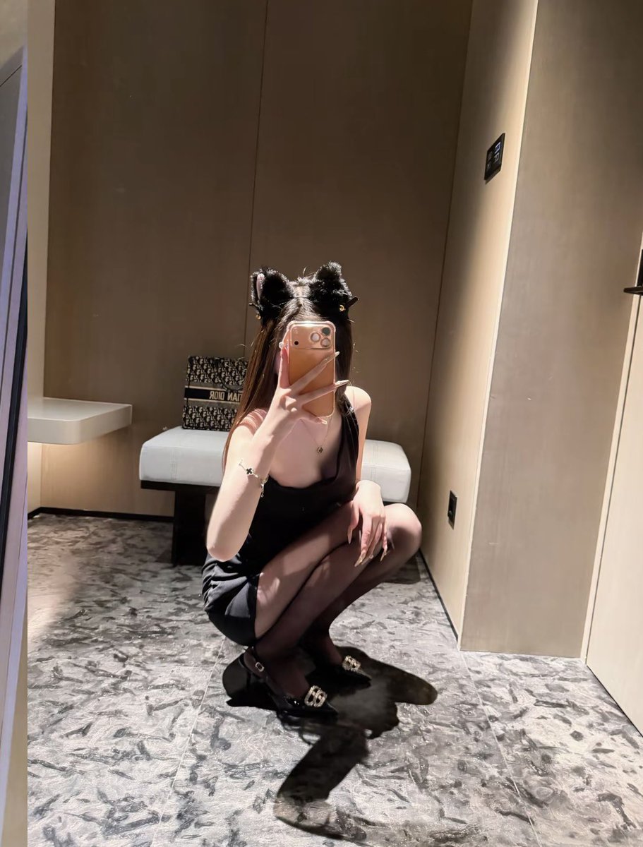 semut145's tweet photo. #广州 
坐标广州，99单身，反差小妹一枚。找一个可以经常出来玩的，能长期固定保持肉体关系，最好有年龄相仿，稳定工作，情绪稳定，平常有空可以约着旅游。 https://t.co/mWLbxzYK02