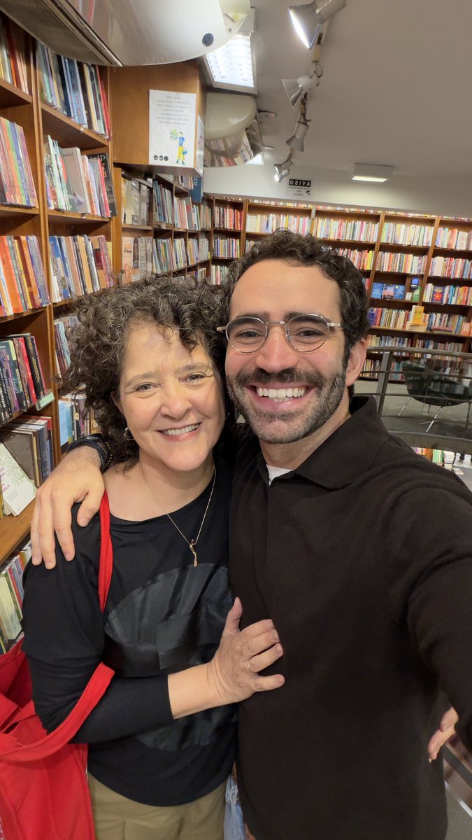 booksterpp's tweet photo. Gravando “Na livraria…” com a querida Carla Madeira! https://t.co/M1IbhJotAe