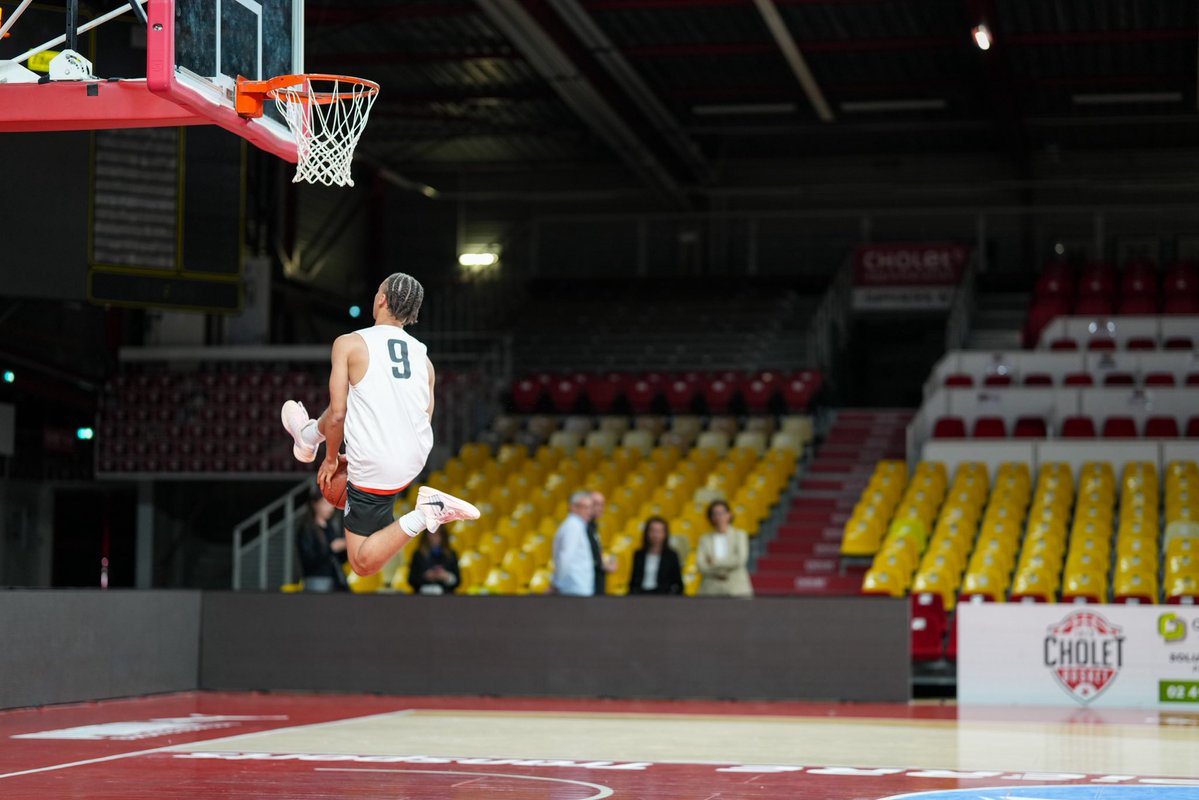 paysdelaloire's tweet photo. #RencontresMorançais -🏀 La Pitch Académie de Cholet Basket : une référence nationale, depuis près de 40 ans. Des internationaux français, des joueurs NBA… tous passés par ici, dans un projet alliant exigence scolaire et performance sportive de haut niveau. Ce soir, on pense fort à l'équipe @CB_officiel qui affronte Paris en demi-finale de Betclic Élite ! 💪