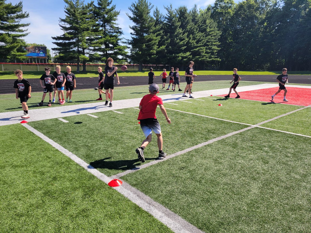 Mr_Meiners's tweet photo. Great couple of days at our @EastCentralFB Grades 3-6 Camp! A ton of talent and hard workers! #StLeonIsSpecial https://t.co/AkNPE1sEAl