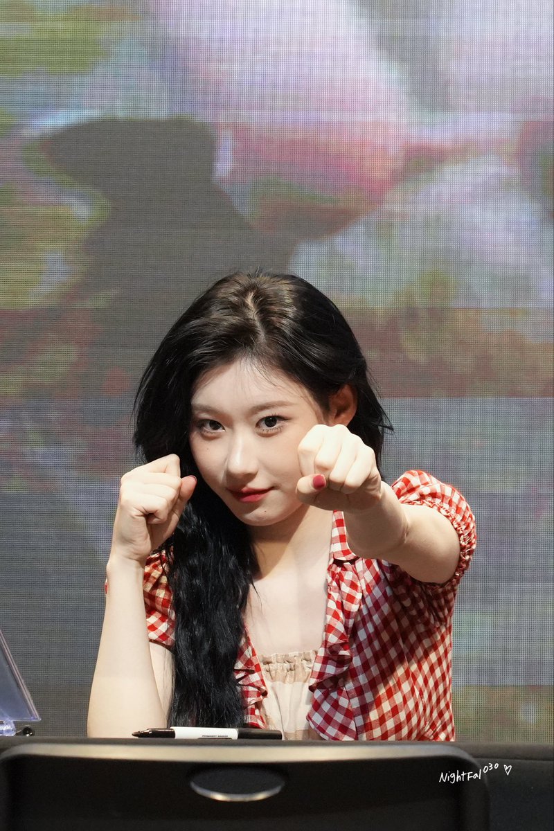 nightfal030's tweet photo. 채령아~ 생일축하해요♡

#ITZY #있지
#CHAERYEONG #채령
#HappyChaeryeongDay
#령원한_믿지의_모토_이채령
#ChaeryeongDayForever https://t.co/thO3KMebWS