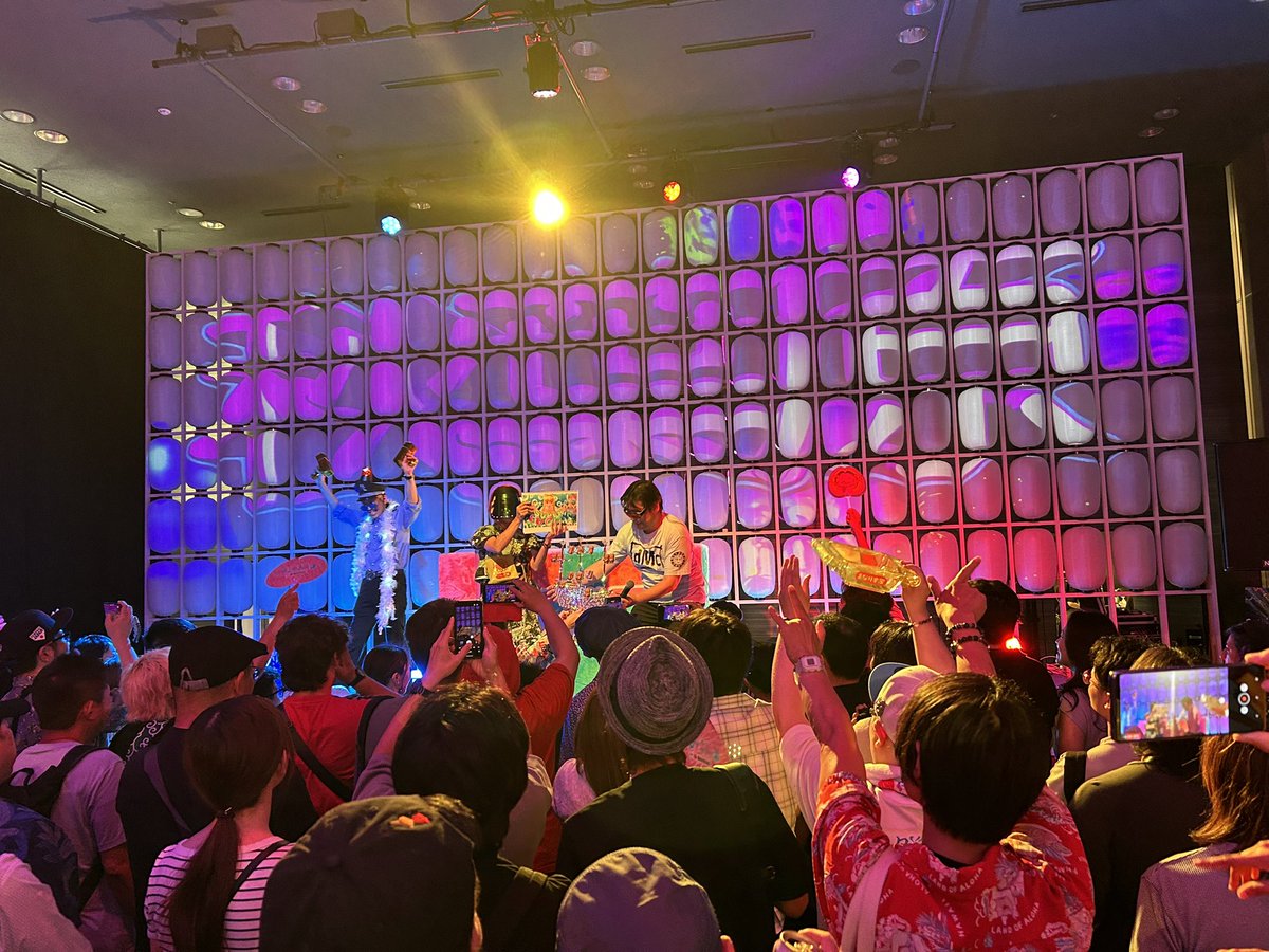 nell_tatari's tweet photo. 実は先日
お世話になってる
サイバーおかんのDJを観に
脳汁横丁に遊びに行ってきました🧠

会場所狭しと主催さんの拘り散りばめられてて
めちゃくちゃ良かった

メンチニキとメンチ切って
久々にデッカチャンさんと会って
にゃんまると戯れて脳汁ドパドパ🧠

ちぃたん☆は人気者過ぎて遊べなかった😤 https://t.co/Vsgn5OmrPW