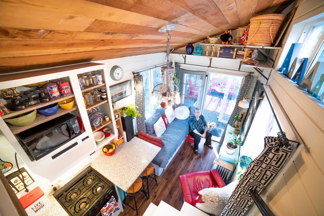 TinyHouseTalk's tweet photo. Allyson built her first house ever in her 60s — a DIY retirement tiny named 'Daisy' with aging-in-place design and a recycled-bottle tabletop, parked in the woods.

https://t.co/1mAyDbem3s

#tinyhouse #diy https://t.co/H7VOhge7n3