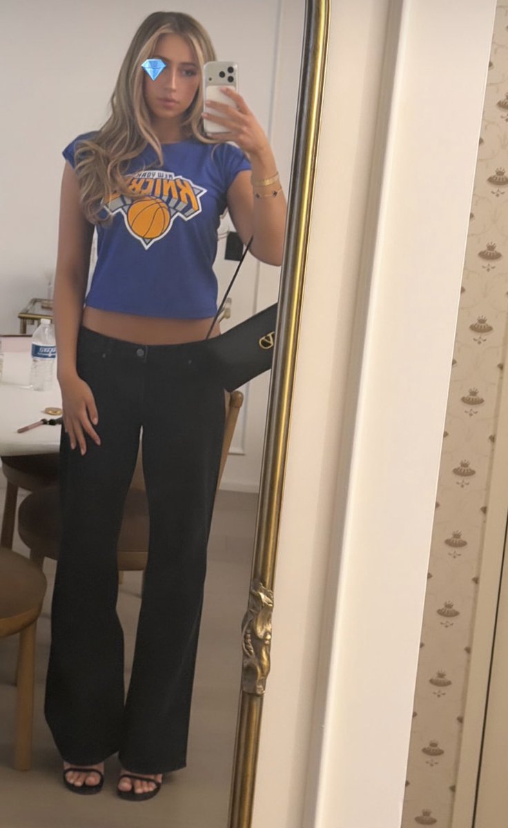 BombshellValLC's tweet photo. Go Knicks!!! https://t.co/YdU6l7eYeg