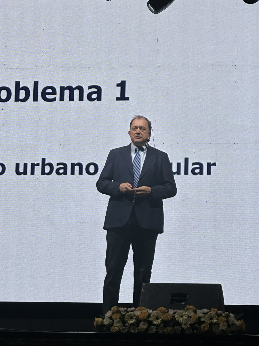 lolo_ls_'s tweet photo. Escuchando a @MinistroPoduje en La Serena.

Un orgullo tener en el Ministerio de Vivienda a un colega arquitecto de su categoría. Se nota la diferencia!

🇨🇱 Encuentro Nacional de Alcaldes #ACHM https://t.co/Wdz1o44gjx