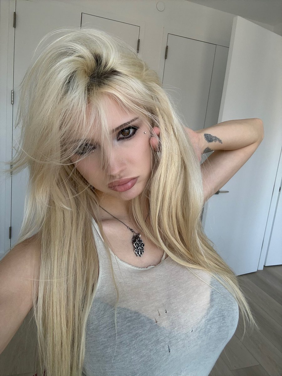 rchhhll's tweet photo. first day in my new place 🥳 https://t.co/NJy7b4dp9J