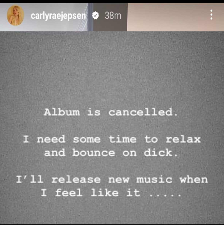 carlyraewiki's tweet photo. 🚨 @CarlyRaeJepsen via newsletter text: https://t.co/a6hNcQGRnO