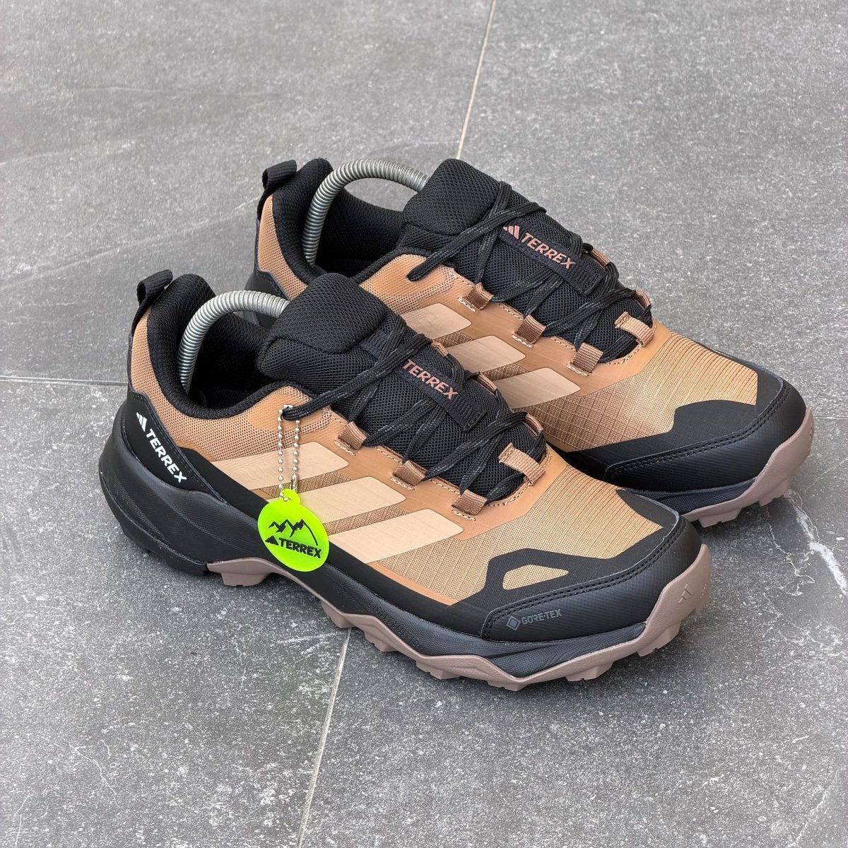 Drip_everything's tweet photo. 📌Terrex ❤️

- NGN 65,000; Size 40-45 each 

Kindly send a DM or click the link on our bio to order 

Nationwide Delivery 📦 https://t.co/Az083A7hTP