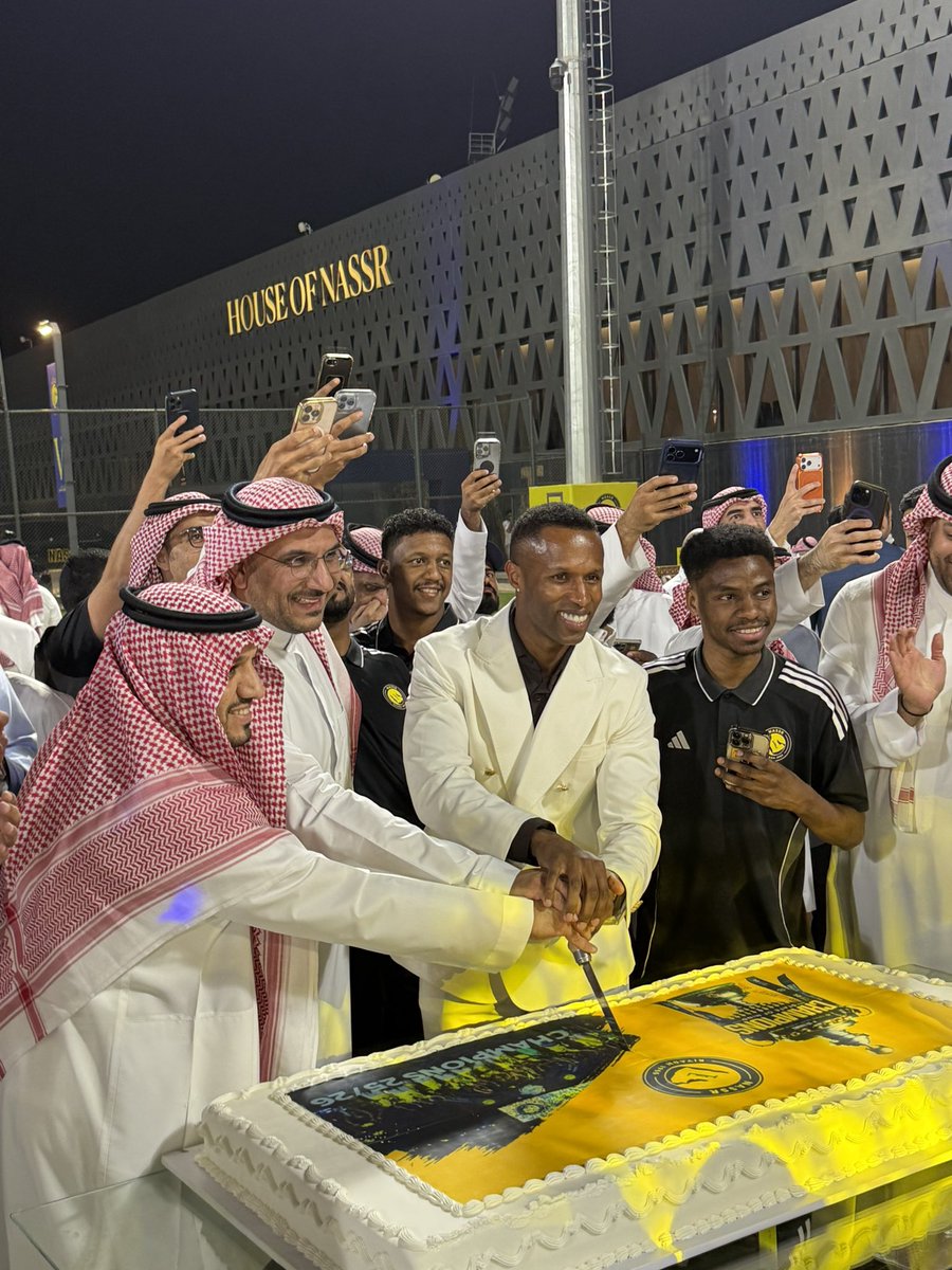 hanoooi999's tweet photo. صور من احتفال منسوبي النادي بالأمس 
في دار النصر بالبطولة الأقوى 🤩🏆
أدام الله أفراحنا 💛💛💛 https://t.co/wchZWJTI5V