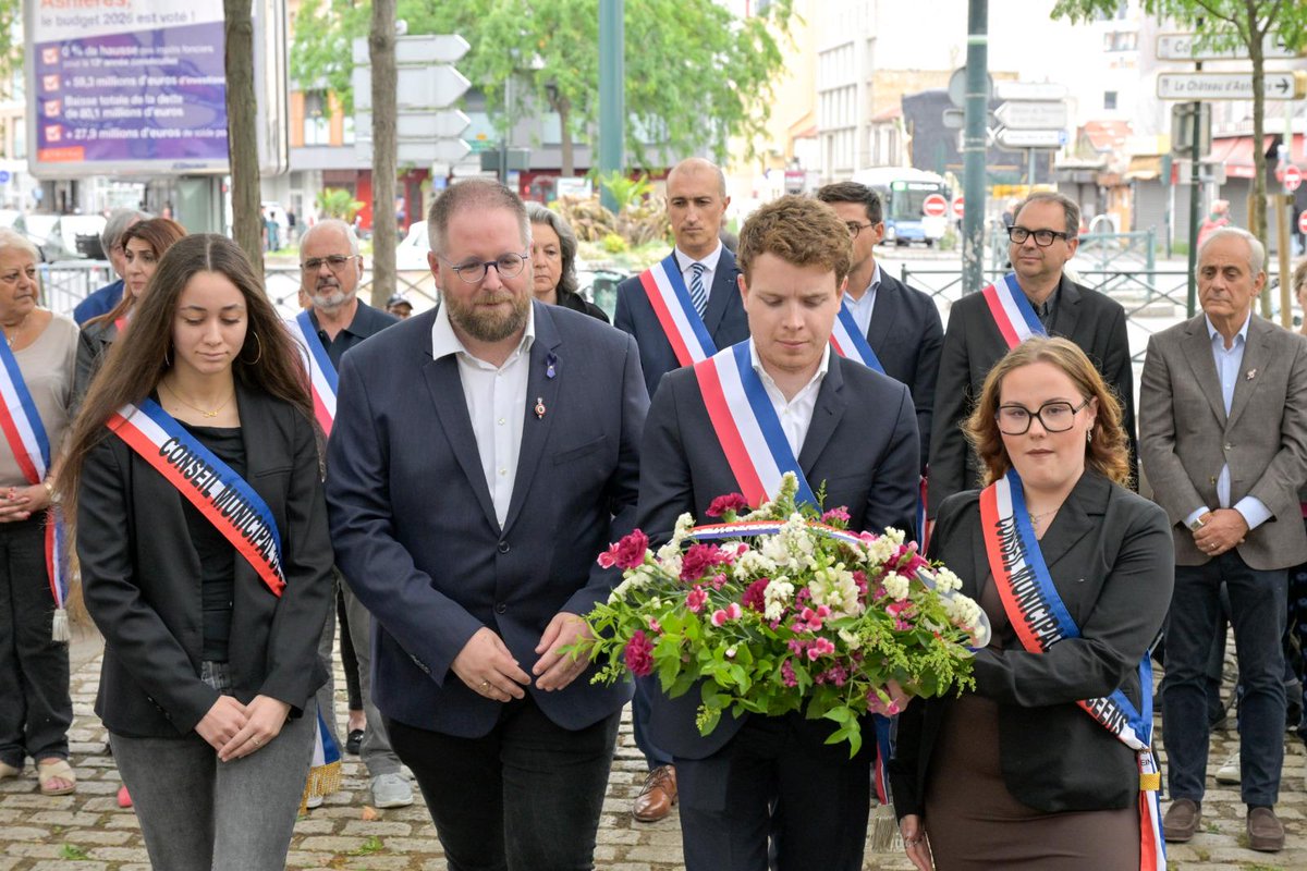 ArthurCostes's tweet photo. 🇫🇷 Commémoration hier à #Asnieres de la Journée Nationale de la Résistance devant la stèle Jean Moulin

Nous avons rendu hommage à tous ceux qui se sont battus contre l'occupant allemand et ont permis, par leur sacrifice, le retour de la France Libre https://t.co/STrX3DLjLw