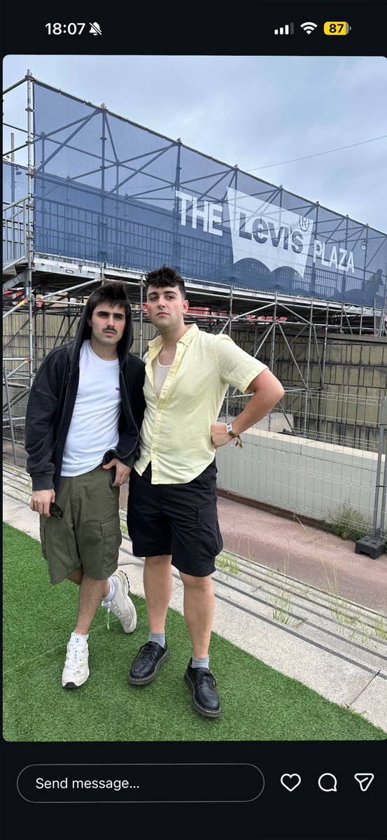 rompeolastan's tweet photo. 3 años siendo la pareja más exitosa de todo el primavera sound 💋 https://t.co/GHbBhtq8IZ