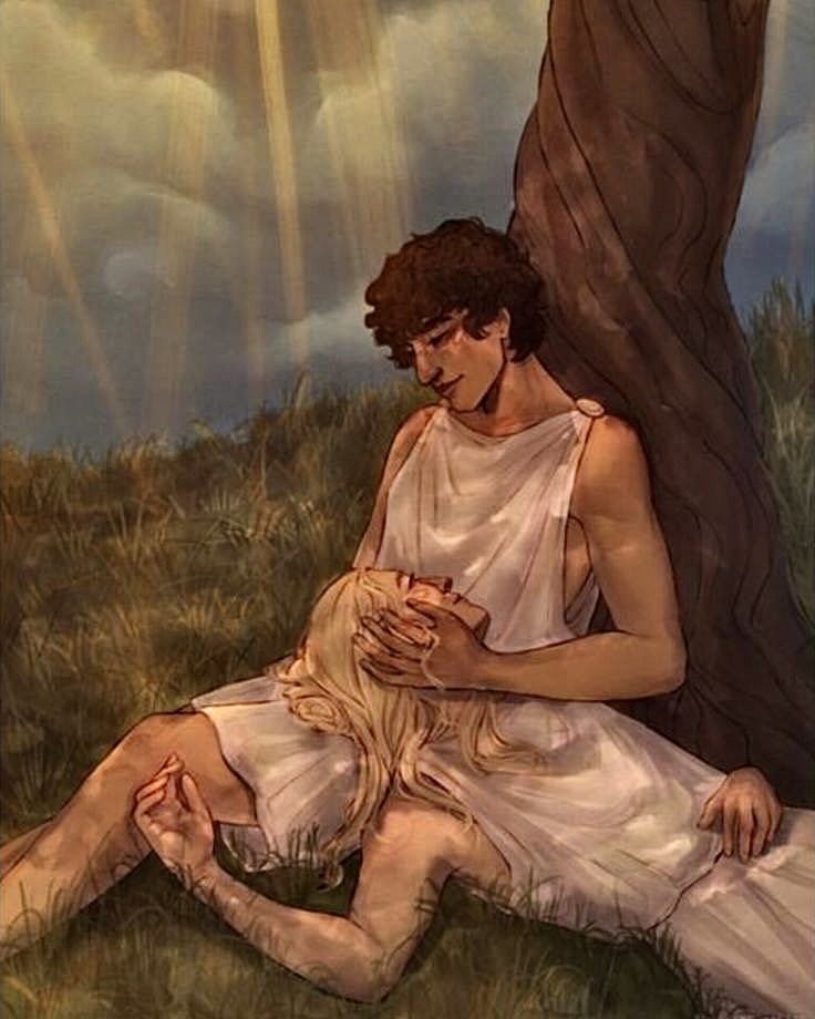enodiaspindottr's tweet photo. 4 de Copas: O Calcanhar de Aquiles

O mundo lá fora desmorona, mas dentro da tenda o tempo congelou. Agamemnon levou Briseide, a ferida do orgulho de Aquiles sangra, e sua resposta ao mundo é a paralisia absoluta. Tesouros, glória eterna, súplicas de reis, nada disso tem peso. Sentado no chão, de braços cruzados e olhar fixo no nada, o herói afunda em um tédio agressivo. Ao seu lado, no entanto, há uma presença que não exige nada. Pátroclo habita o mesmo silêncio, ele é a única testemunha do herói despido de sua armadura, reduzido à sua humanidade mais crua e extrema.

O 4 de Copas é esse cenário: a recusa deliberada de tudo o que a vida oferece lá fora, porque o que está dentro de Aquiles: a dor, o vínculo, a obstinação, engoliu o resto do universo. Na iconografia de RWS, três cálices estão no chão, ignorados, enquanto um quarto é estendido por uma mão no ar. A figura sentada recusa-se sequer a olhar. Veja, não é a ausência de opções; é o excesso delas esbarrando em uma alma que decidiu se fechar. É o momento em que a dor ou a frustração passada cria uma casca tão grossa que a realidade perde o brilho e o indivíduo se torna o juiz de um mundo que ele considerou insuficiente.

No contexto de Aquiles e Pátroclo, os três cálices na terra são os troféus da guerra, os pactos políticos e a validação de seus homens; coisas vazias. Pátroclo é o quarto cálice: um retorno à realidade através do afeto que oferta à Aquiles. Ele não é apenas um amigo; ele é o espelho da alma de Aquiles, sua metade mais branda. Ele tenta, com sua presença e com seus apelos, fazer o herói erguer os olhos daquela autoindulgência dolorosa. Pátroclo é o canal para o mundo dos vivos, mas a energia do 4 de Copas é teimosa e cega. 

Aquiles está tão intoxicado pelo próprio ressentimento que se torna incapaz de receber o que Pátroclo realmente oferece: uma saída da perdição que se encontra. Aquiles prefere o amargor do isolamento a ceder, ele consome o tempo e a devoção de Pátroclo com rancor, sem perceber que ao fechar os olhos para o mundo, está sufocando a única coisa que o mantém humano.

{+}