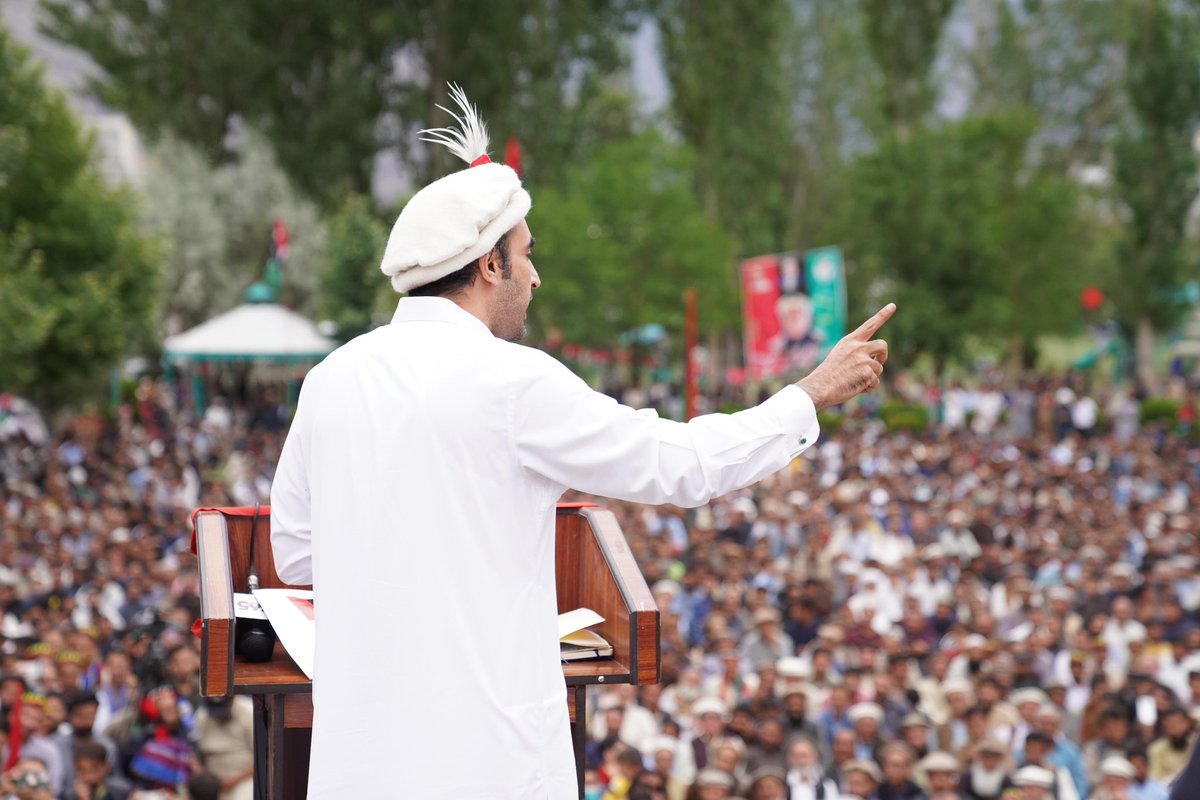 MediaCellPPP's tweet photo. چیئرمین پاکستان پیپلزپارٹی بلاول بھٹو زرداری گلگت بلتستان کے ضلع غذر کی تحصیل گاہکوچ میں انتخابی جلسہ عام سے خطاب کررہے ہیں۔
#GBMainTeerChaleyga
@BBhuttoZardari https://t.co/BTcAuVebMp