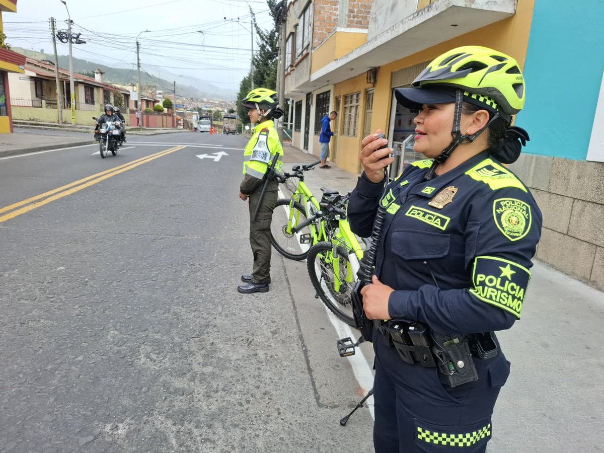 PrinVerdeOlivaP's tweet photo. En #Pasto en el "Día Mundial de la Bicicleta" su Policía de Turismo invita a propios y visitantes a disfrutar de este medio de transporte que promueve la salud, el turismo sostenible y el cuidado del ambiente y los recursos naturales
@proteccionponal 💚💙🇱🇹 https://t.co/njqVCLiiWu