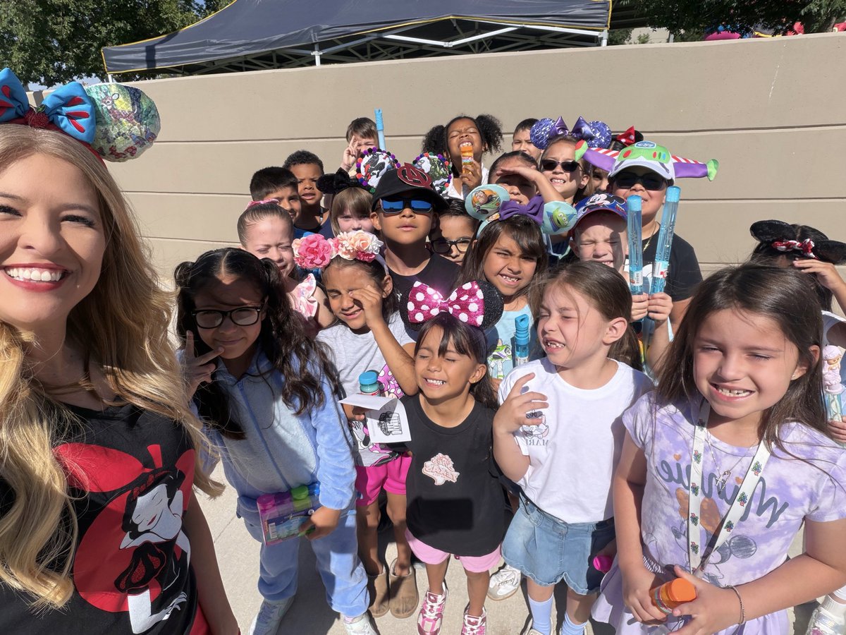 JNieto_CTES's tweet photo. It's time to say "Good-Bye." Our year has come to an end. We've made some so many wonderful memories as a 1st grade class. We all worked hard and together as a team it all paid off! Enjoy your summer! #CTEHeartAtWork #AllIn https://t.co/AitVbocYEW