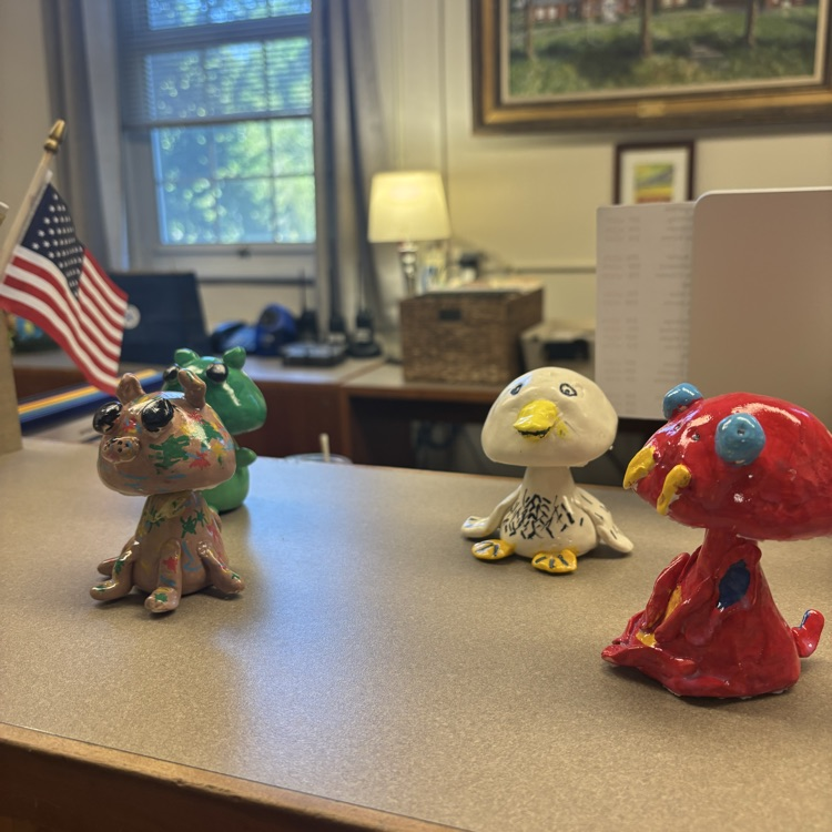 WPSCoolidge's tweet photo. Coolidge artists created bobble heads! 🎨🖌️ https://t.co/gBHnsY8dN4