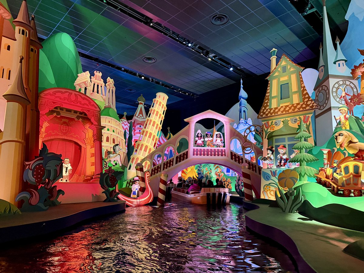 SoCal360's tweet photo. Out of all the It’s a Small World rides around the world, Disneyland Paris is the BEST! 🇫🇷👍 https://t.co/168QznTmFK