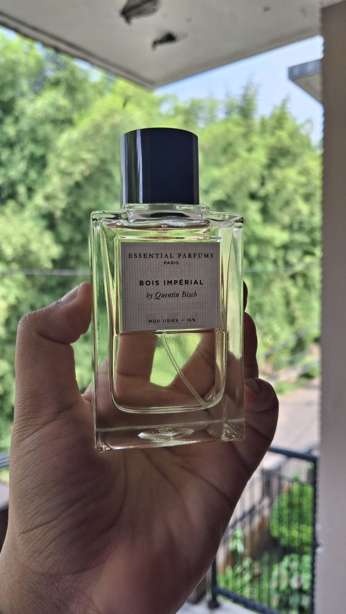 Cringeview's tweet photo. @karirfess Nih parfum2nya yg recently lagi aku pake https://t.co/emhafYG8Ki