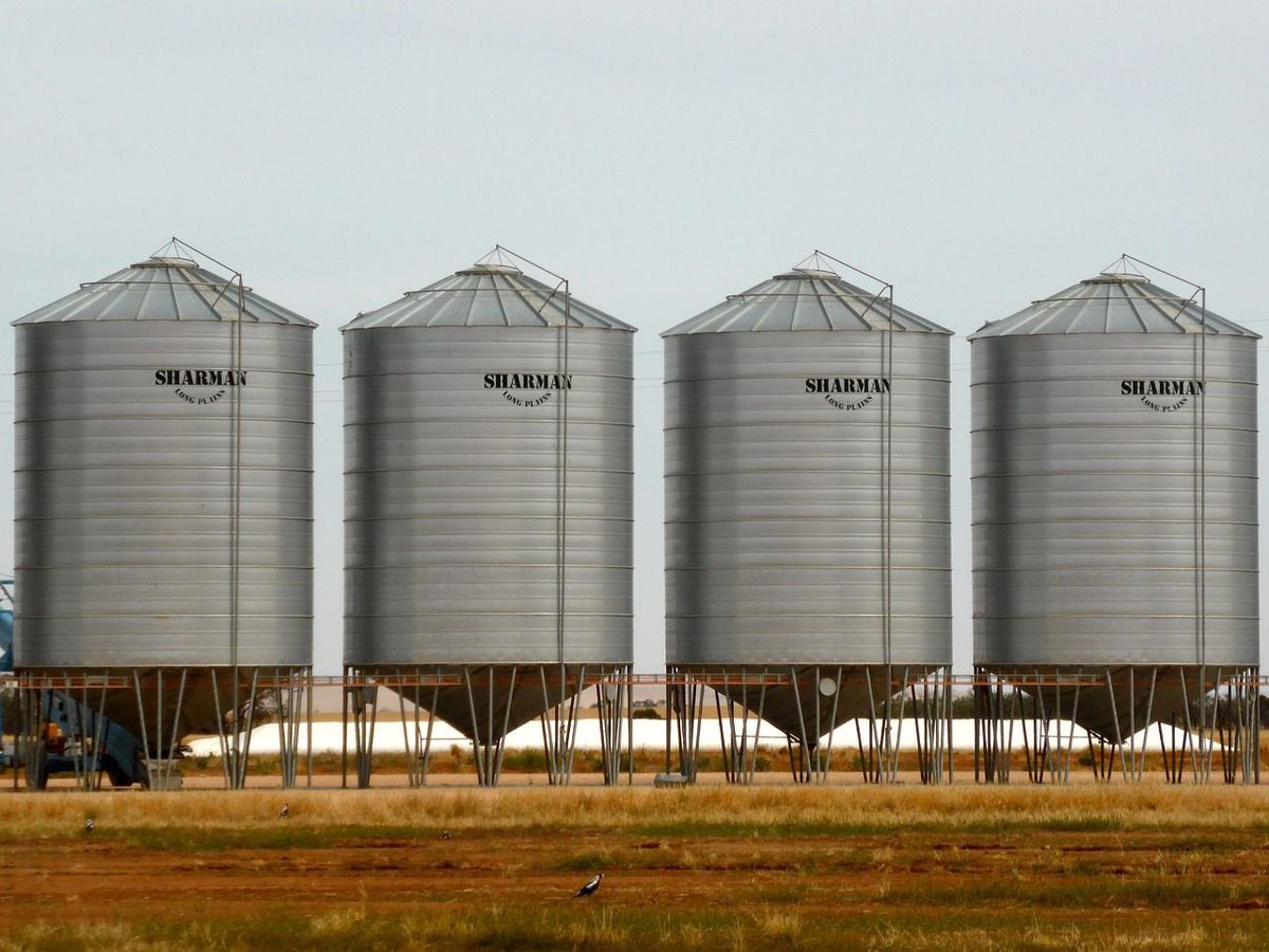 CordierAlice2's tweet photo. Le corps retrouvé est celui d’un enfant, portant des vêtements semblables à ceux que portait Lyhanna le jour de sa disparition.

Le corps a été retrouvé dans le silo d’une usine agricole.

Nous sommes en train d’assister au pire de ce que l’espèce humaine est capable. https://t.co/UytjeVJCln