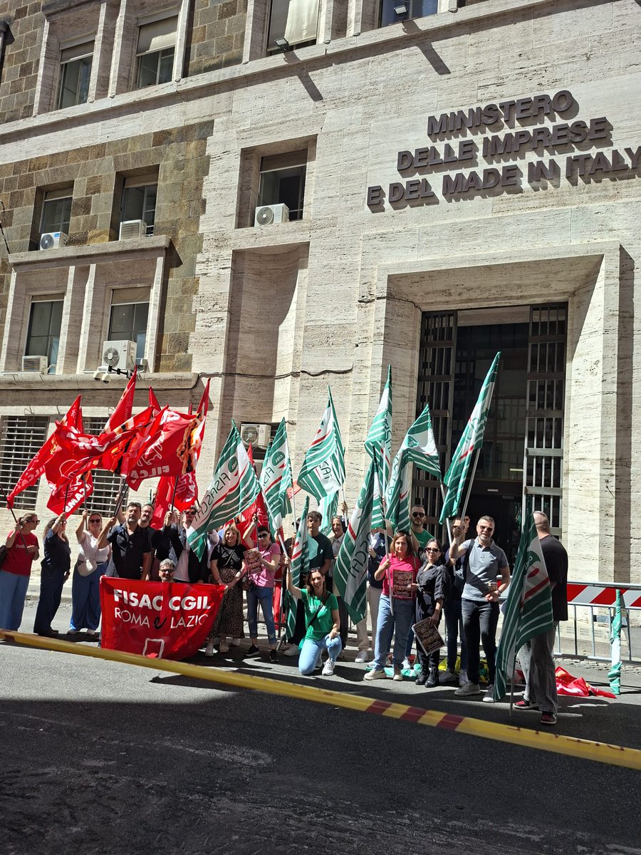 FisascatCisl75's tweet photo. 🔴🟢🔵 #UnipolRental Resta ampia la distanza tra azienda e sindacati sulla riorganizzazione decisa dalla società di noleggio a lungo termine del #GruppoUnipol.
🚗 Filcams Cgil, Fisascat Cisl e Uiltucs ribadiscono, dopo l'incontro al @mimit_gov, la necessità di soluzioni condivise per tutelare occupazione, professionalità e condizioni di vita delle lavoratrici e dei lavoratori. Servono alternative concrete e meno impattanti. Il nostro impegno non si ferma.
👉 https://t.co/1e98eHeIOb